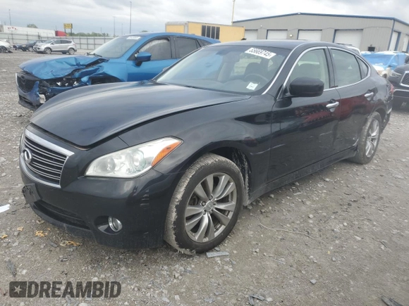 2013 Infiniti M z VIN JN1BY1AR5DM604133, wystawiony jako Copart lot #56890095 z przebiegiem 202 593 mil mil oraz Szkoda całkowita • Salvage title. Historia ofert i sprzedaży dostępna na DreamBid. Obrazek 1.