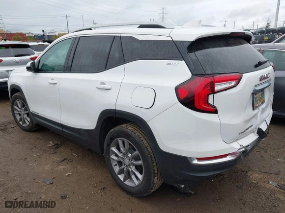 2022 GMC Terrain SLT with VIN 3GKALPEV1NL304767, listed as a IAAI auction lot 40784176 with 25,687 mi miles. Bid and sale history available at carsss.com. Image 3.