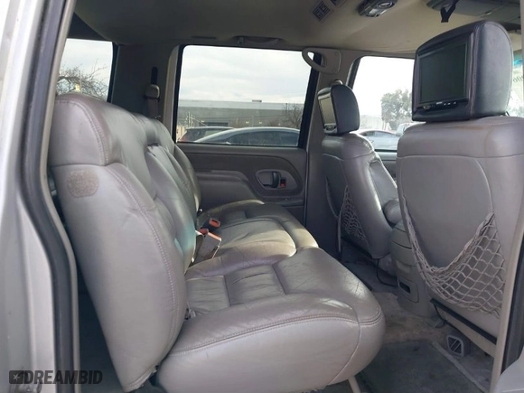 1997 Chevrolet Suburban with VIN 1GNFK16R2VJ365448, listed as a IAAI auction lot 41689906 with 228,151 mi miles. Bid and sale history available at carsss.com. Image 8.