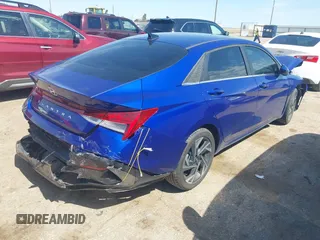 2024 Hyundai Elantra SEL z VIN KMHLS4DG3RU727771, wystawiony jako IAAI lot #42491600 z przebiegiem 5 510 mil mil oraz . Historia ofert i sprzedaży dostępna na DreamBid. Obrazek 4.