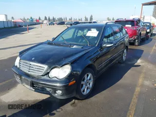 2005 Mercedes-Benz C 240 z VIN WDBRH61J65F602981, wystawiony jako IAAI lot #41388351 z przebiegiem 207 632 mil mil oraz . Historia ofert i sprzedaży dostępna na DreamBid. Obrazek 2.