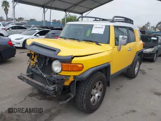 2007 Toyota FJ Cruiser with VIN JTEBU11FX70037231, listed as a IAAI auction lot 42018669 with 129,670 mi miles. Bid and sale history available at carsss.com. Image 2.