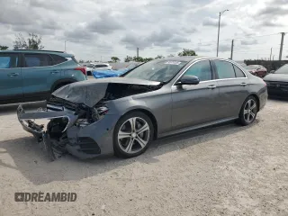 2017 Mercedes-Benz E 300 Luxury z VIN WDDZF4JB6HA137775, wystawiony jako Copart lot #58874455 z przebiegiem 52 438 mil mil oraz Szkoda całkowita • Salvage title. Historia ofert i sprzedaży dostępna na DreamBid. Obrazek 1.