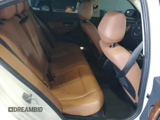 2015 BMW 3 Series 328i xDrive z VIN WBA3B5C54FP653519, wystawiony jako Copart lot #62698055 z przebiegiem 105 655 mil mil oraz Czysty tytuł • Clean title. Historia ofert i sprzedaży dostępna na DreamBid. Obrazek 10.