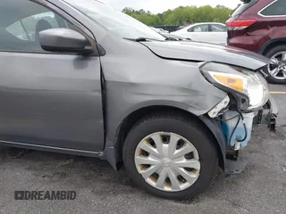 2017 Nissan Versa SV z VIN 3N1CN7AP3HL855554, wystawiony jako IAAI lot #42006848 z przebiegiem 155 485 mil mil oraz . Historia ofert i sprzedaży dostępna na DreamBid. Obrazek 13.