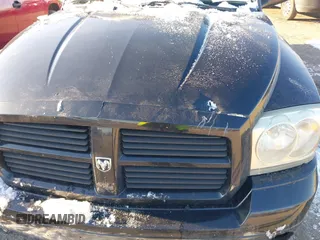 2006 Dodge Dakota SLT z VIN 1D7HW48N96S671842, wystawiony jako IAAI lot #41286872 z przebiegiem 192 914 mil mil oraz . Historia ofert i sprzedaży dostępna na DreamBid. Obrazek 6.