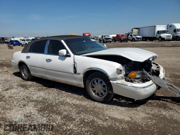 2001 Lincoln Town Car Cartier z VIN 1LNHM83W91Y728971, wystawiony jako Copart lot #50643965 z przebiegiem Nie podano mil oraz Szkoda całkowita • Salvage title. Historia ofert i sprzedaży dostępna na DreamBid. Obrazek 4.