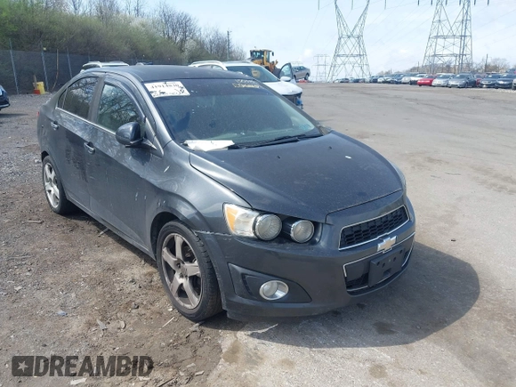 2016 Chevrolet Sonic LTZ z VIN 1G1JE5SB4G4150545, wystawiony jako IAAI lot #41914830 z przebiegiem 166 650 mil mil oraz . Historia ofert i sprzedaży dostępna na DreamBid. Obrazek 6.
