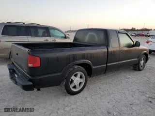 1999 GMC Sonoma SLS with VIN 1GTCS19X7X8517501, listed as a Copart auction lot 77200074 with 0 mi miles and Salvage Title. Bid and sale history available at carsss.com. Image 3.