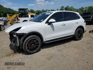2015 Porsche Cayenne Turbo z VIN WP1AC2A24FLA80819, wystawiony jako Copart lot #61227934 z przebiegiem 83 206 mil mil oraz Szkoda całkowita • Salvage title. Historia ofert i sprzedaży dostępna na DreamBid. Obrazek 1.