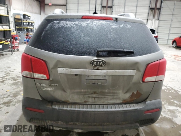 2012 Kia Sorento LX z VIN 5XYKT4A63CG241446, wystawiony jako Copart lot #45536195 z przebiegiem 177 209 mil mil oraz Szkoda całkowita • Salvage title. Historia ofert i sprzedaży dostępna na DreamBid. Obrazek 6.