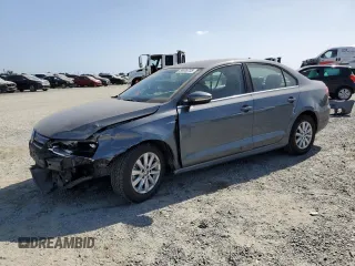 2013 Volkswagen Jetta Hybrid SE с VIN 3VW637AJ9DM295505, выставлен на аукционе Copart как лот 54445735 с пробегом 105 376 миль миль и Списание • Salvage title. История ставок и продаж доступна на DreamBid. Изображение 1.