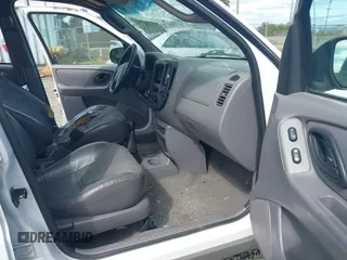 2001 Ford Escape XLS with VIN 1FMYU01B41KB51786, listed as a IAAI auction lot 42362862 with 274,200 mi miles and . Bid and sale history available at DreamBid. Image 5.