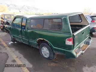 1997 GMC Sonoma SLS with VIN 1GTDT19X0V8502966, listed as a IAAI auction lot 41331331 with 308,584 mi miles. Bid and sale history available at carsss.com. Image 3.