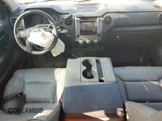 2016 Toyota Tundra SR z VIN 5TFRM5F15GX104090, wystawiony jako Copart lot #55453575 z przebiegiem 105 821 mil mil oraz Szkoda całkowita • Salvage title. Historia ofert i sprzedaży dostępna na DreamBid. Obrazek 8.