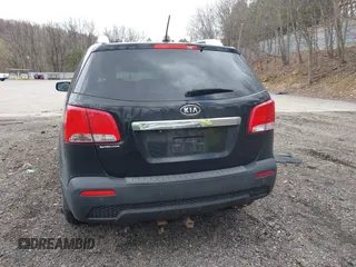 2013 Kia Sorento LX with VIN 5XYKTCA66DG417238, listed as a IAAI auction lot 41992513 with 166,134 mi miles. Bid and sale history available at carsss.com. Image 16.