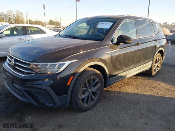 2022 Volkswagen Tiguan SE with VIN 3VV3B7AX1NM083939, listed as a IAAI auction lot 41158579 with 77,111 mi miles. Bid and sale history available at carsss.com. Image 2.