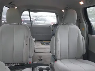 2012 Toyota Sienna LE AAS with VIN 5TDKK3DC8CS227401, listed as a IAAI auction lot 39425988 with 165,982 mi miles. Bid and sale history available at carsss.com. Image 8.