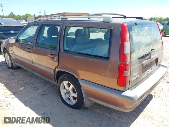 1998 Volvo V70 XC with VIN YV1LZ5646W2443819, listed as a IAAI auction lot 41977494 with 138,922 mi miles. Bid and sale history available at carsss.com. Image 3.