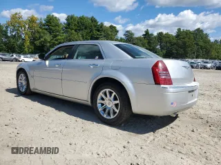 2005 Chrysler 300 with VIN 2C3JA63H25H635749, listed as a Copart auction lot 70317364 with 141,878 mi miles and Clean Title. Bid and sale history available at carsss.com. Image 2.