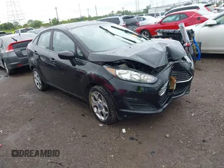2018 Ford Fiesta SE z VIN 3FADP4BJ0JM104163, wystawiony jako IAAI lot #42306860 z przebiegiem 45 992 mil mil oraz . Historia ofert i sprzedaży dostępna na DreamBid. Obrazek 1.