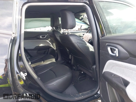 2024 Jeep Compass Latitude Lux with VIN 3C4NJDFN0RT140417, listed as a IAAI auction lot 41657031 with 4,449 mi miles and . Bid and sale history available at DreamBid. Image 8.