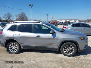2019 Jeep Cherokee Latitude with VIN 1C4PJLCB5KD286448, listed as a IAAI auction lot 41995133 with 84,758 mi miles. Bid and sale history available at carsss.com. Image 13.