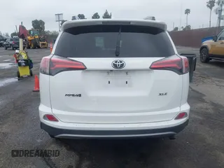 2018 Toyota RAV4 XLE with VIN 2T3WFREV0JW452030, listed as a IAAI auction lot 41915411 with 1 mi miles. Bid and sale history available at carsss.com. Image 17.