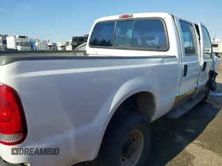 2000 Ford Super Duty F-250 XL with VIN 1FTNW21F5YEB57752, listed as a IAAI auction lot 40702428 with 323,191 mi miles. Bid and sale history available at carsss.com. Image 14.