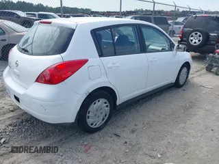 2007 Nissan Versa SL z VIN 3N1BC13E07L394998, wystawiony jako IAAI lot #42193381 z przebiegiem 198 737 mil mil oraz . Historia ofert i sprzedaży dostępna na DreamBid. Obrazek 4.