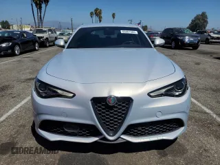2022 Alfa Romeo Giulia z VIN ZARFAMAN6N7660086, wystawiony jako Copart lot #66881384 z przebiegiem 29 682 mil mil oraz Szkoda całkowita • Salvage title. Historia ofert i sprzedaży dostępna na DreamBid. Obrazek 5.