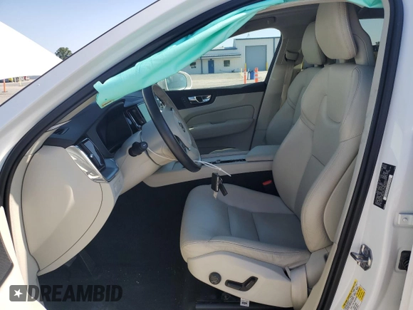 2018 Volvo XC60 Momentum with VIN LYV102RK3JB086865, listed as a Copart auction lot 53617825 with 29,337 mi miles and Salvage title. Bid and sale history available at DreamBid. Image 7.