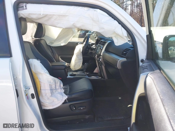 2017 Toyota 4Runner SR5 with VIN JTEZU5JRXH5152254, listed as a IAAI auction lot 41601682 with 88,827 mi miles. Bid and sale history available at carsss.com. Image 5.