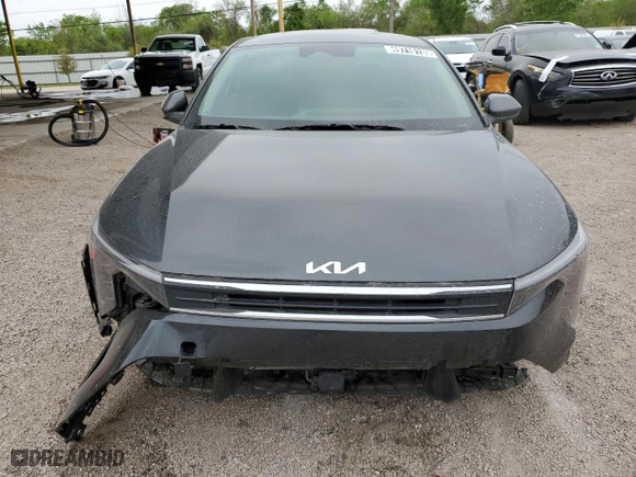 2025 Kia K4 LXS with VIN 3KPFT4DE7SE084424, listed as a Copart auction lot 49710135 with 5,830 mi miles and Clean Title. Bid and sale history available at carsss.com. Image 5.