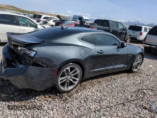 2017 Chevrolet Camaro 2LT z VIN 1G1FC1RS4H0110131, wystawiony jako Copart lot #52154175 z przebiegiem 95 384 mil mil oraz Szkoda całkowita • Salvage title. Historia ofert i sprzedaży dostępna na DreamBid. Obrazek 3.