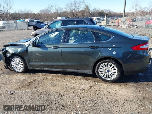 2015 Ford Fusion S Hybrid with VIN 3FA6P0UU7FR117785, listed as a IAAI auction lot 41589546 with 136,657 mi miles. Bid and sale history available at carsss.com. Image 14.