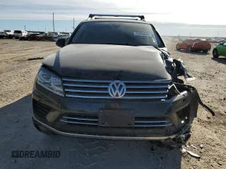 2016 Volkswagen Touareg Sport with VIN WVGEF9BP9GD010964, listed as a Copart auction lot 85800844 with 157,563 mi miles and Salvage Title. Bid and sale history available at DreamBid. Image 5.
