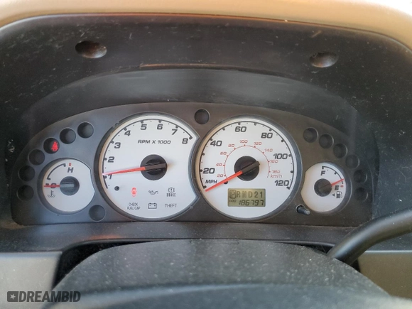 2004 Ford Escape XLT with VIN 1FMYU031X4KB40235, listed as a Copart auction lot 88357735 with 186,797 mi miles and Salvage Title. Bid and sale history available at carsss.com. Image 9.