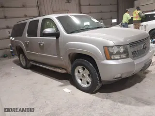 2007 Chevrolet Suburban LTZ with VIN 3GNFK16377G310686, listed as a IAAI auction lot 41264585 with 319,735 mi miles. Bid and sale history available at carsss.com. Image 1.