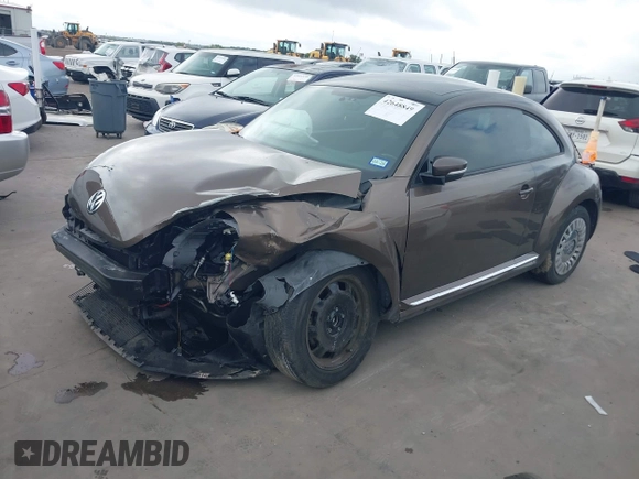 2013 Volkswagen Beetle 2.5L z VIN 3VWHX7AT0DM685648, wystawiony jako IAAI lot #42648849 z przebiegiem 118 187 mil mil oraz . Historia ofert i sprzedaży dostępna na DreamBid. Obrazek 18.