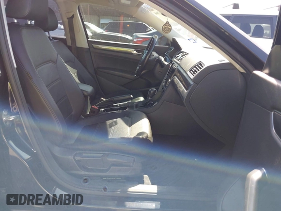 2018 Volkswagen Passat SE z VIN 1VWBA7A38JC013471, wystawiony jako IAAI lot #41997868 z przebiegiem 104 060 mil mil oraz . Historia ofert i sprzedaży dostępna na DreamBid. Obrazek 5.