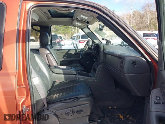 2004 Chevrolet Avalanche Z71 with VIN 3GNEK12T14G252474, listed as a IAAI auction lot 41492173 with 216,898 mi miles. Bid and sale history available at carsss.com. Image 5.