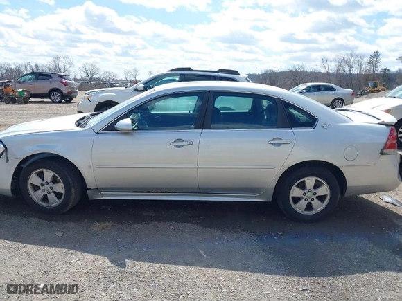 2009 Chevrolet Impala 3.5L LT with VIN 2G1WT57K591157037, listed as a IAAI auction lot 41815062 with NaN miles. Bid and sale history available at carsss.com. Image 15.