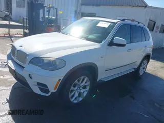 2013 BMW X5 xDrive35i z VIN 5UXZV4C5XD0B10732, wystawiony jako IAAI lot #41576548 z przebiegiem 131 237 mil mil oraz . Historia ofert i sprzedaży dostępna na DreamBid. Obrazek 17.