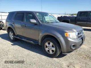 2009 Ford Escape XLS z VIN 1FMCU02729KA14846, wystawiony jako Copart lot #61658205 z przebiegiem 239 852 mil mil oraz Czysty tytuł • Clean title. Historia ofert i sprzedaży dostępna na DreamBid. Obrazek 4.