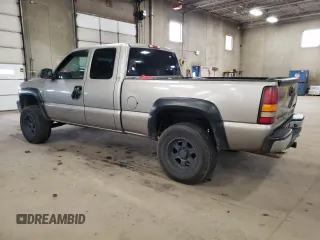 2001 Chevrolet Silverado 1500 LS with VIN 2GCEC19T711211931, listed as a Copart auction lot 54614195 with 135,812 mi miles and Salvage Title. Bid and sale history available at DreamBid. Image 2.