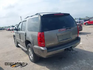 2008 GMC Yukon SLT w/4SB with VIN 1GKFC13J08R137057, listed as a IAAI auction lot 41809980 with 239,105 mi miles. Bid and sale history available at carsss.com. Image 3.
