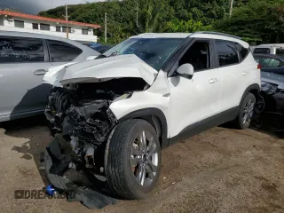 2023 Kia Seltos LX z VIN KNDEP2AA8P7463168, wystawiony jako Copart lot #49137795 z przebiegiem Nie podano mil oraz Szkoda całkowita • Salvage title. Historia ofert i sprzedaży dostępna na DreamBid. Obrazek 1.