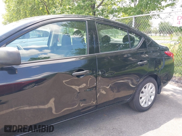 2012 Nissan Versa S z VIN 3N1CN7AP7CL942334, wystawiony jako IAAI lot #42744514 z przebiegiem 157 841 mil mil oraz . Historia ofert i sprzedaży dostępna na DreamBid. Obrazek 12.