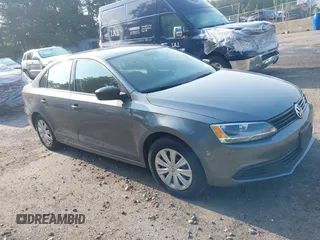 2013 Volkswagen Jetta S z VIN 3VW2K7AJ5DM317078, wystawiony jako IAAI lot #42453014 z przebiegiem 76 979 mil mil oraz . Historia ofert i sprzedaży dostępna na DreamBid. Obrazek 1.